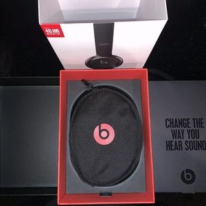 *NEW* Beats Solo3 Wireless by Dr. Dre Gloss Black